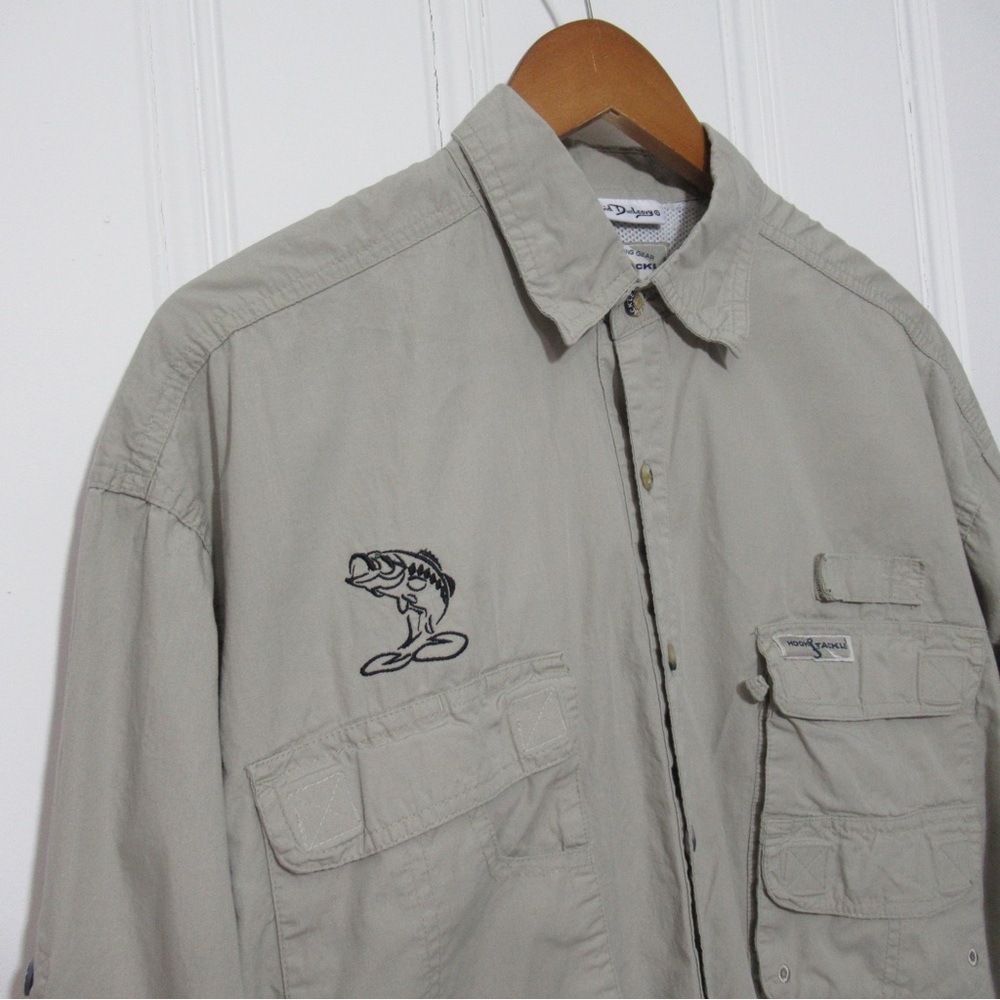 Hook & Tackle Outdoors Fishing Button Down Shirt Size Medium Embroidered Fish